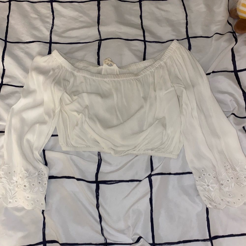 White long sleeve crop top